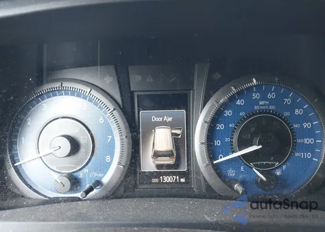 2015 Toyota Sienna Xle Premium 8 Passenger z USA, uszkodzony, nr VIN 5TDYK3DC2FS655785